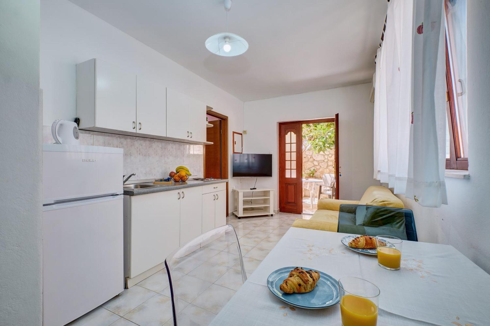 Apartments Suzana Mali Lošinj Exteriör bild